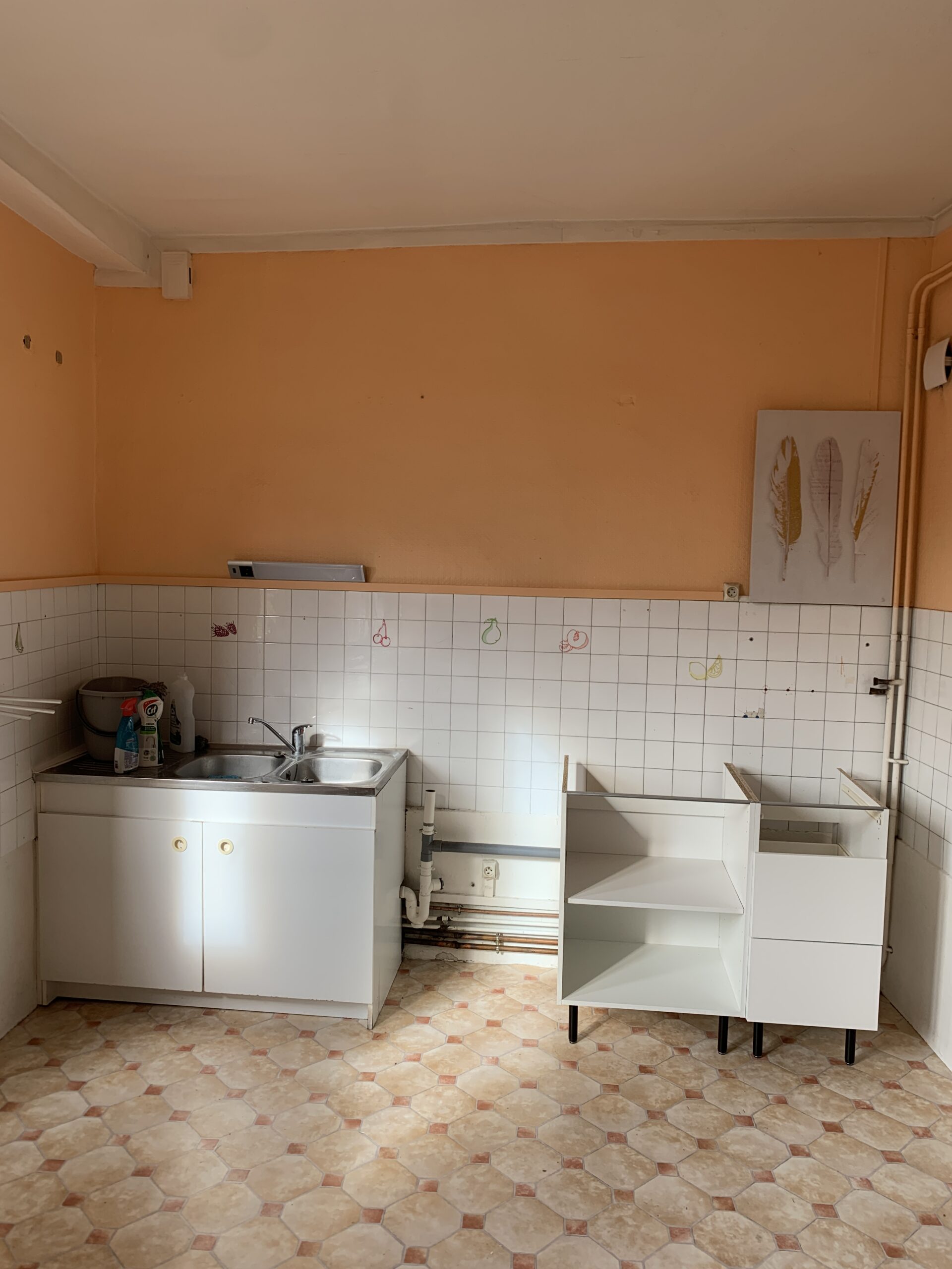 Chantier d'installation de cuisine en cours de montage par PG solutions À tarare