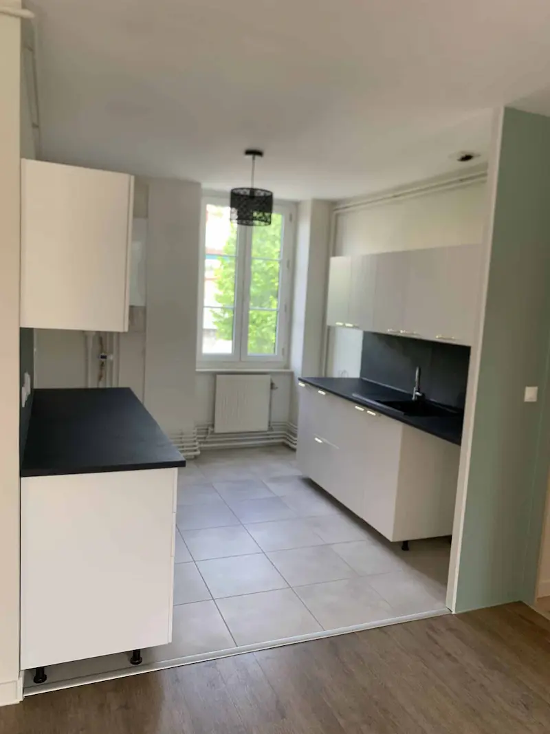 Installation d'une nouvelle cuisine pour ce chantier de rénovation complète à tarare