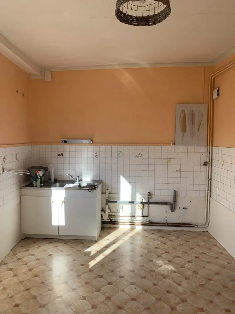 Chantier de montage de cuisine à amplepuis par PG solutions
