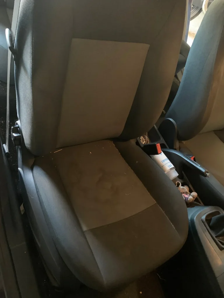 Nettoyage des sièges d&rsquo;une voiture familiale à Pontcharra-sur-Turdine