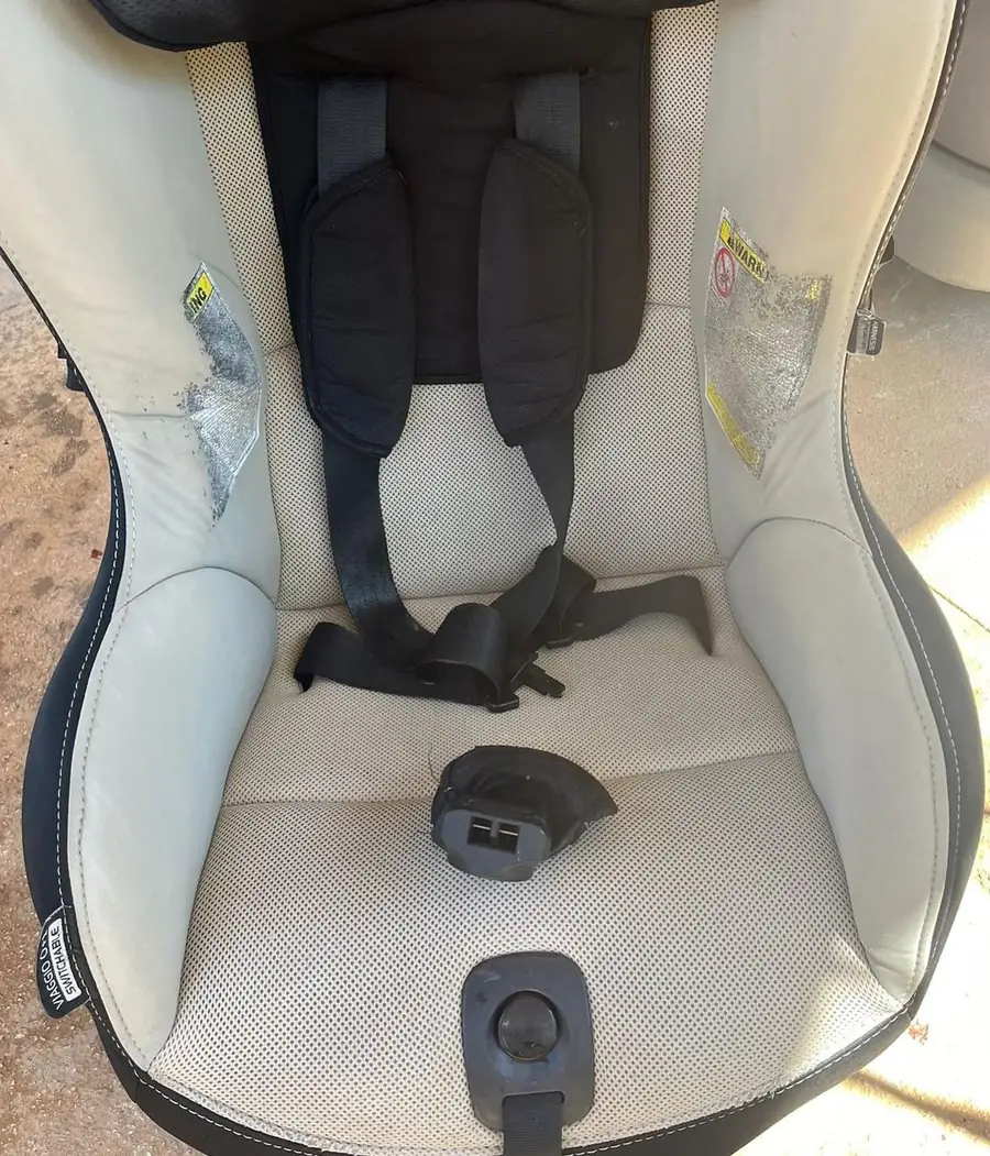 Siège auto bébé propre après nettoyage